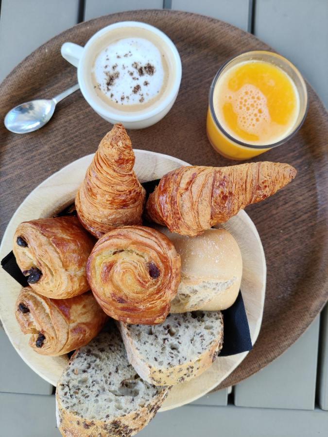 Chambres D'Hotes - Bed And Breakfast Les Palmiers Meze Bagian luar foto