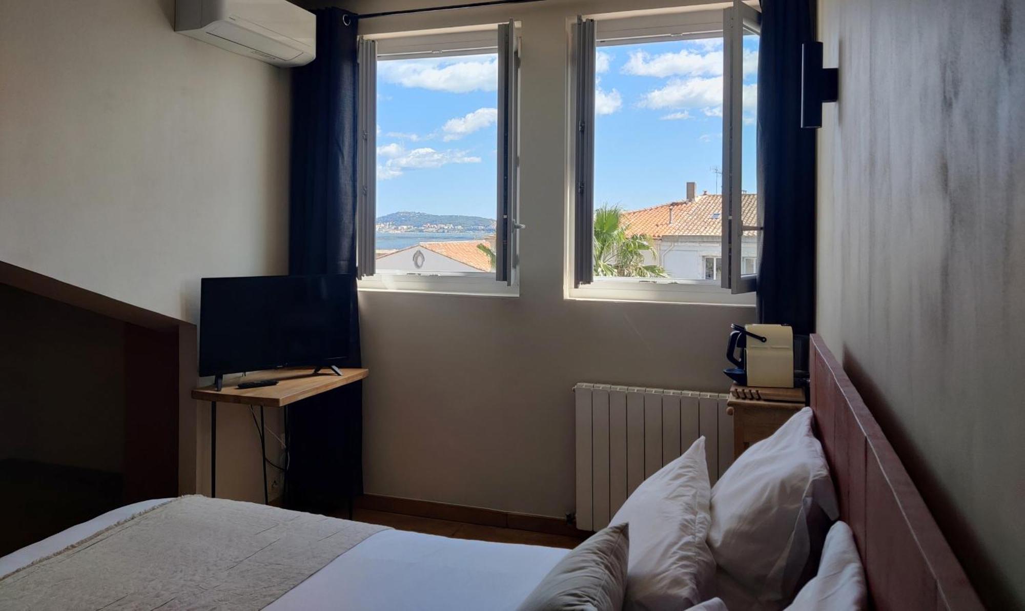 Chambres D'Hotes - Bed And Breakfast Les Palmiers Meze Ruang foto