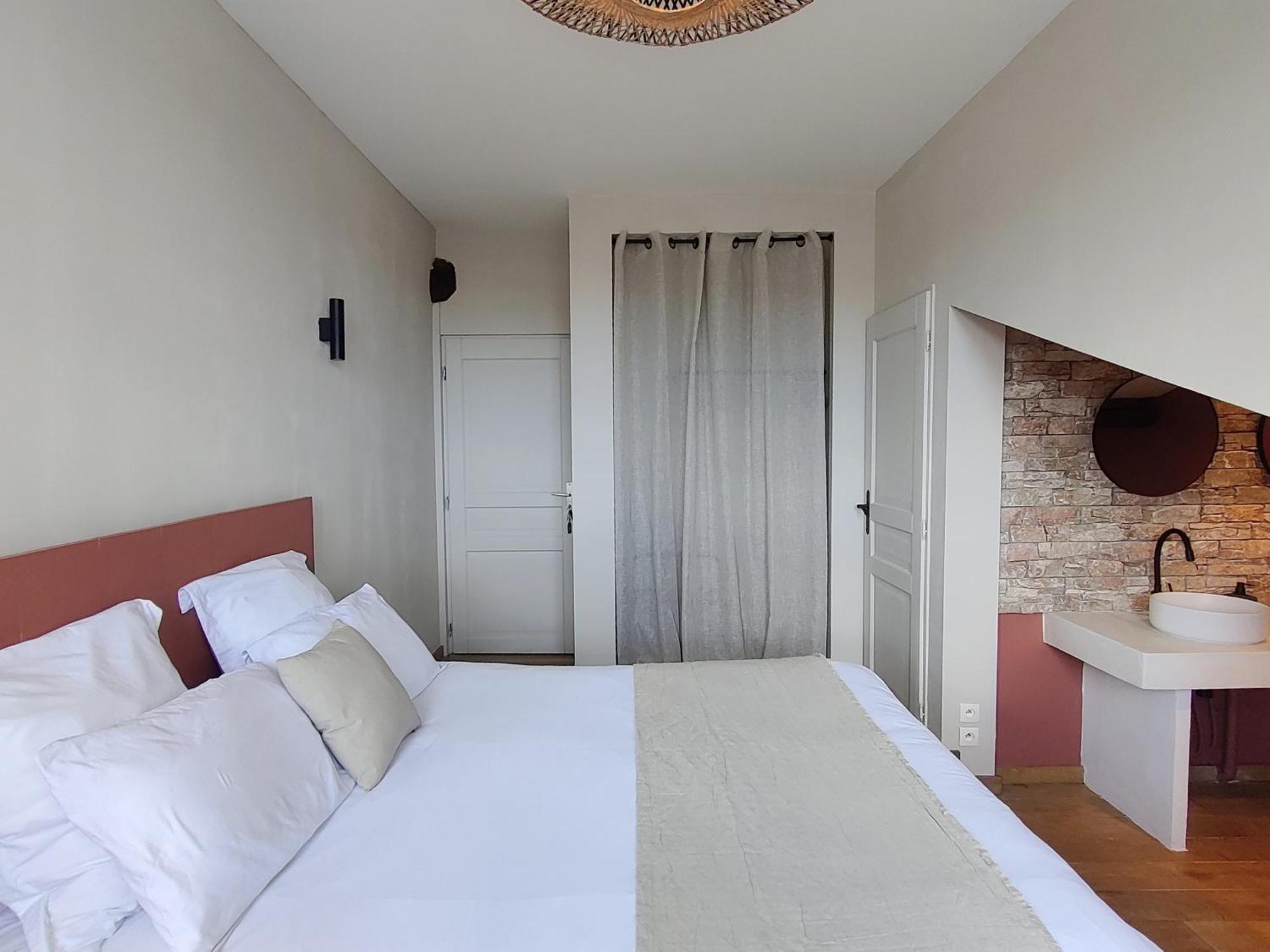 Chambres D'Hotes - Bed And Breakfast Les Palmiers Meze Ruang foto