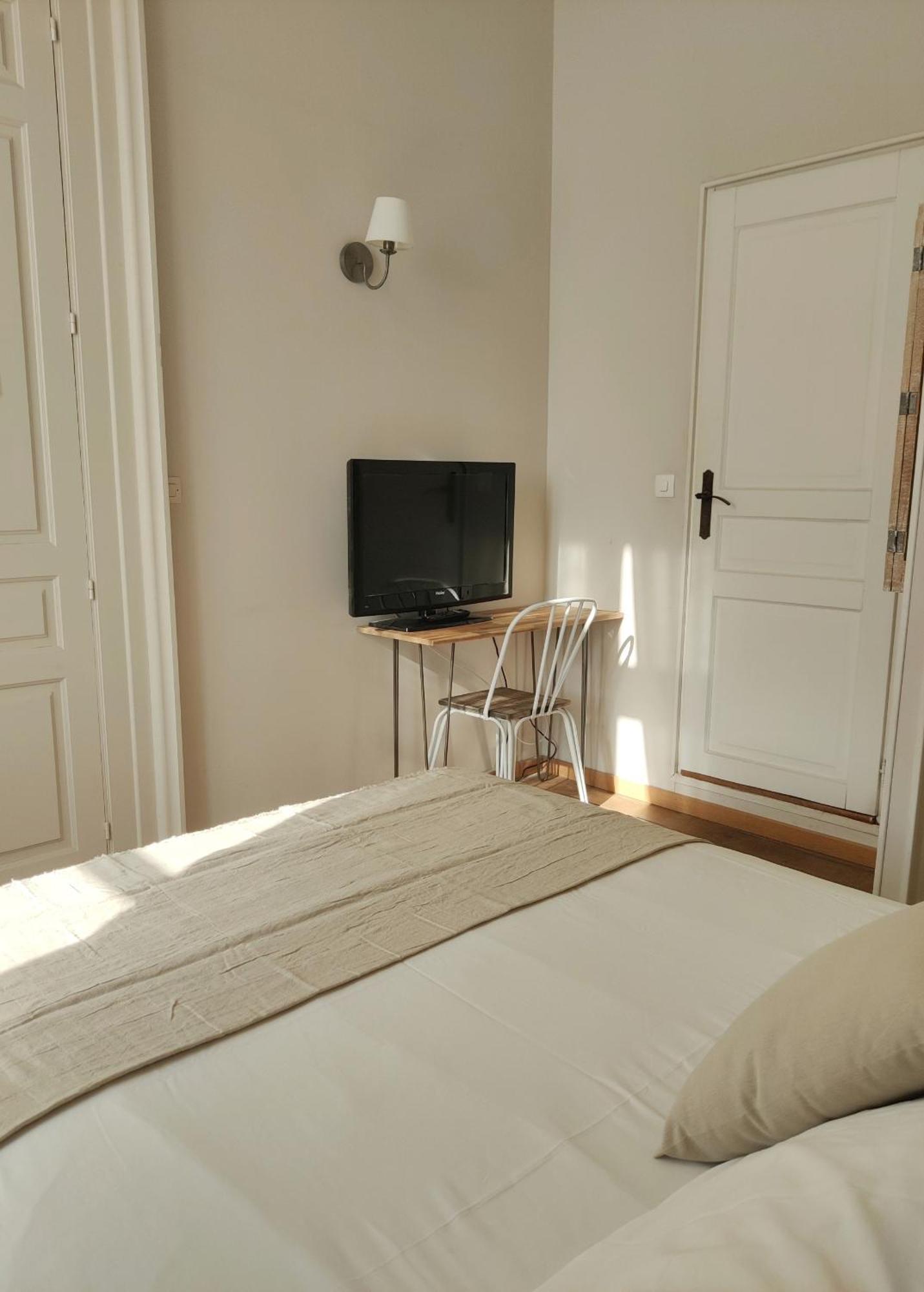 Chambres D'Hotes - Bed And Breakfast Les Palmiers Meze Ruang foto