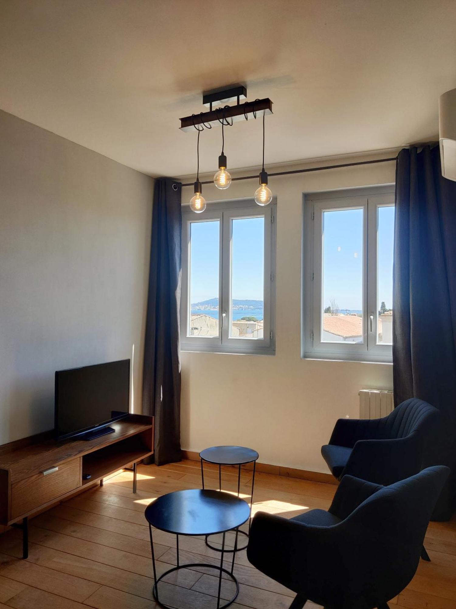 Chambres D'Hotes - Bed And Breakfast Les Palmiers Meze Ruang foto