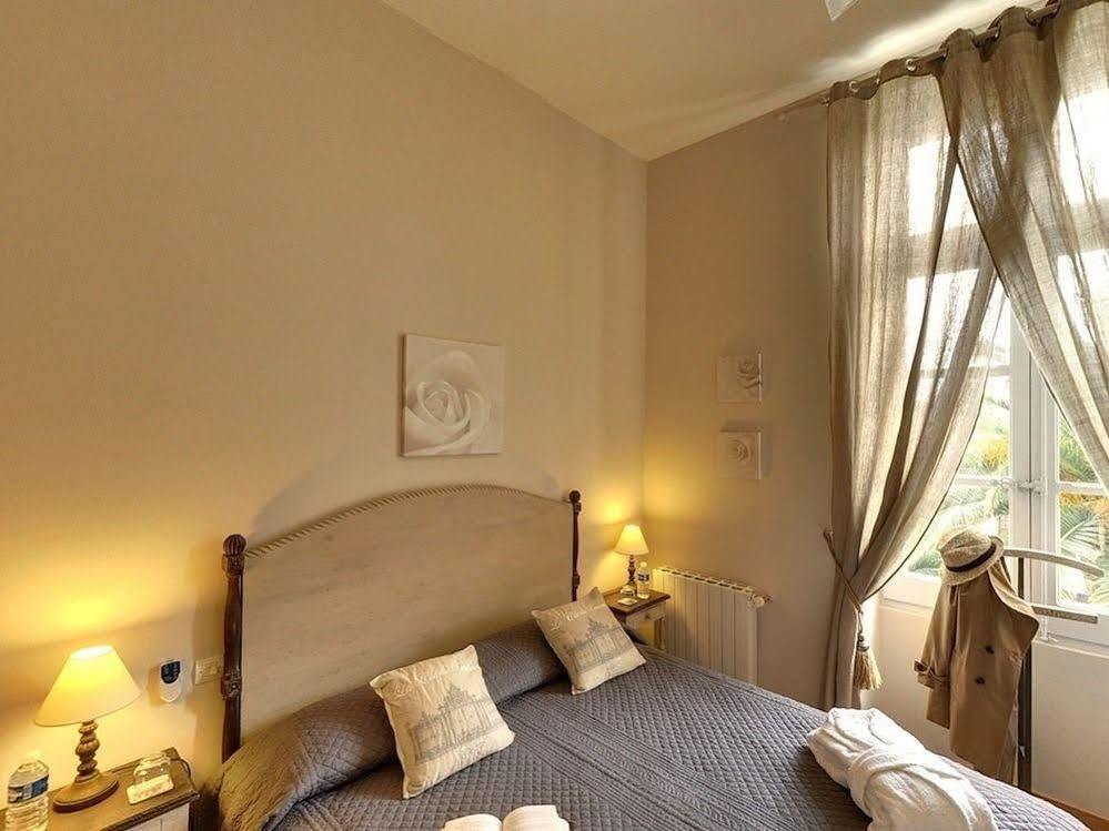 Chambres D'Hotes - Bed And Breakfast Les Palmiers Meze Bagian luar foto