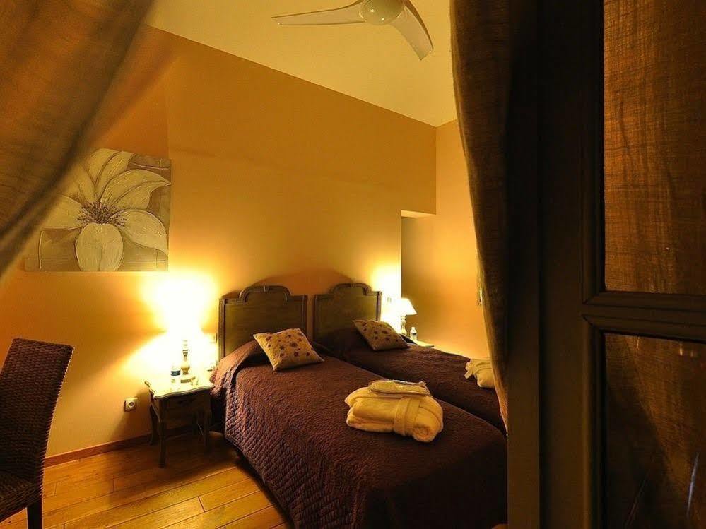 Chambres D'Hotes - Bed And Breakfast Les Palmiers Meze Bagian luar foto